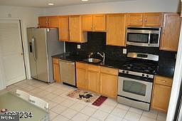 3rd image of 11 Woodhill St