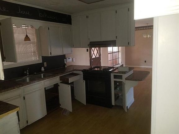 2nd image of 2558 Bayou Cir
