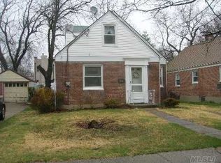 497 Stratford Rd, Hempstead, NY 11550