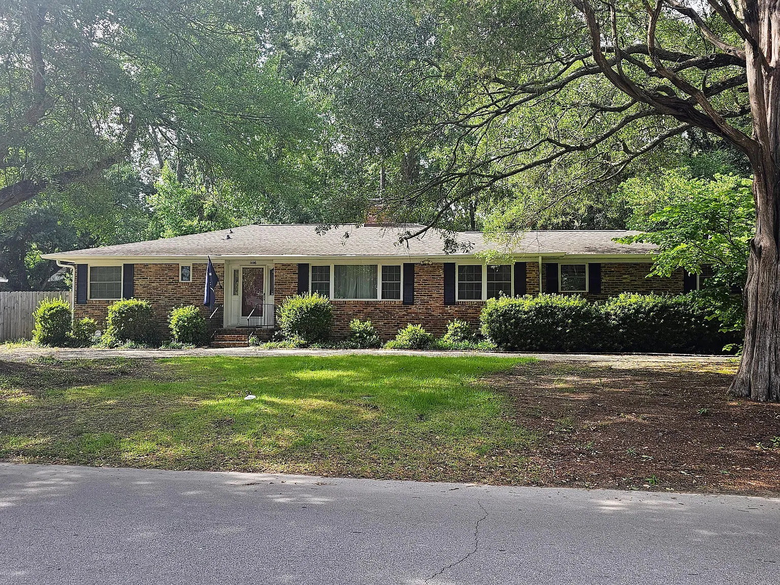 3 bed, 2.0 bath, 1584 sqft, $1,900 — Photo 2