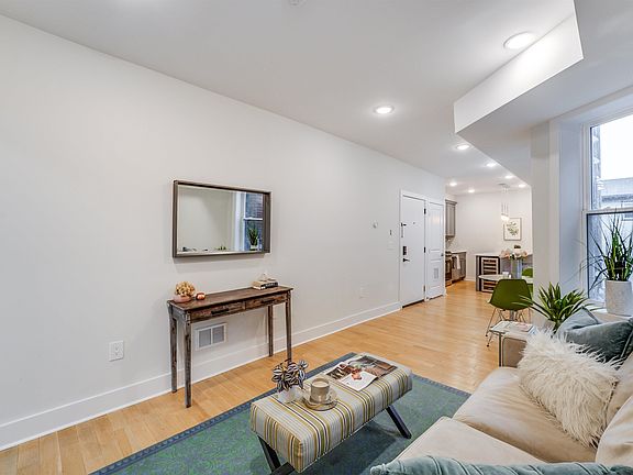 4th image of 684 Summit Ave #3