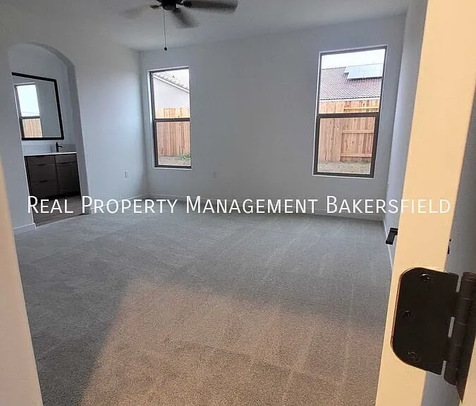 7526 Passionfruit Dr — Photo 2