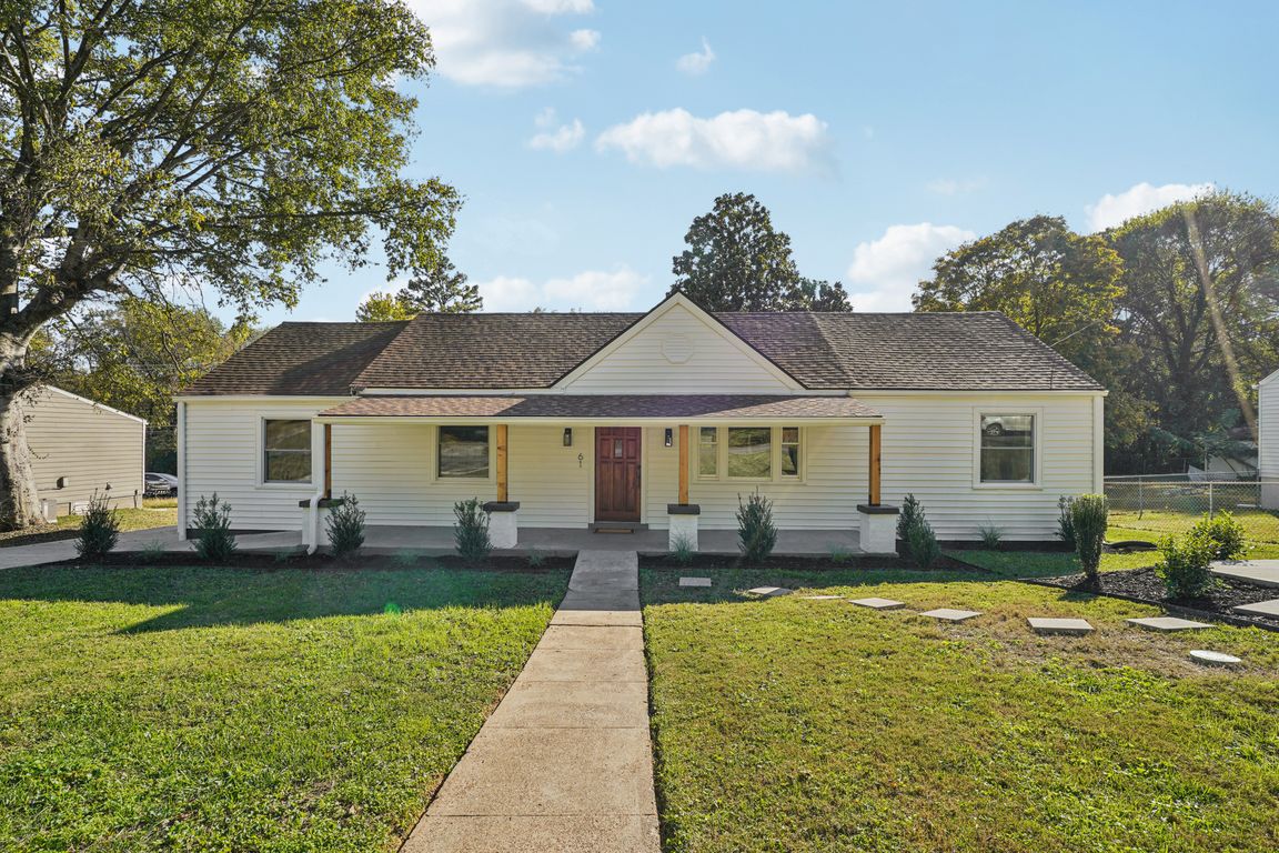 Lutie St-S0111-001.jpg