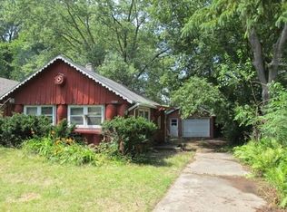 N9203 Deer Path Rd, East Troy, WI 53120