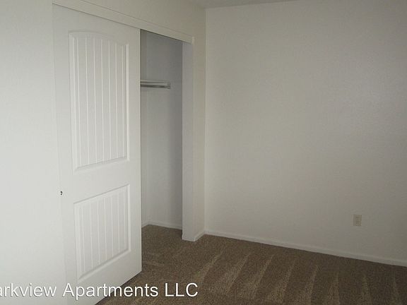 5th image of 4400 Parkview Dr APT 210