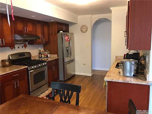 Sold by E Realty International Corp | media 9