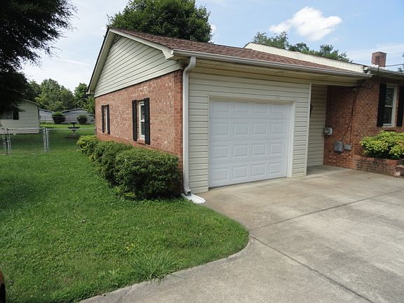 4th image of 1509 Hurd Ave