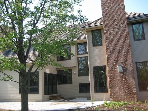 3rd image of 16623 Howard Cir