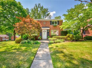 949 Rita Dr, Pittsburgh, PA 15221