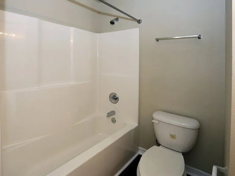 Meadowbrook Apartments — Photo 7