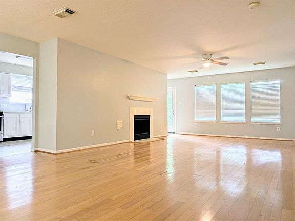 2nd image of 4521 Stonebridge Dr
