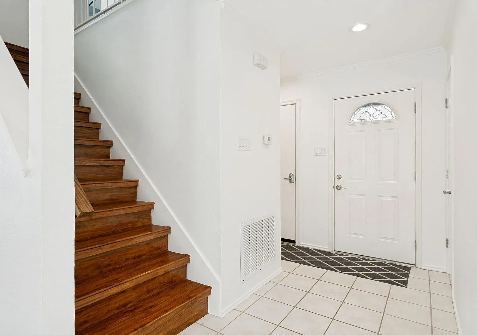 Experience the best of Grapevine living, only moments from charming Historic Downtown. — Photo 3