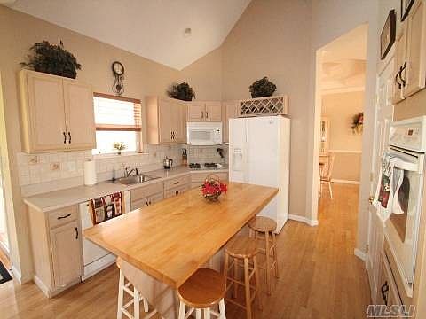 2nd image of 7 Paige Ln