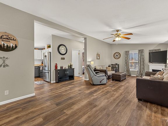 5th image of 185 Deedee Ln