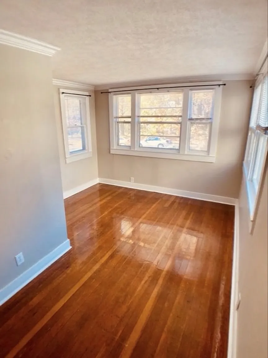 224 Charles Ave SE — Photo 3