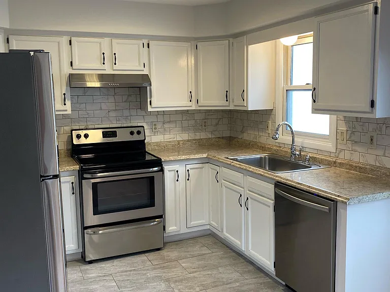 8 Booth Ct #B — Photo 1