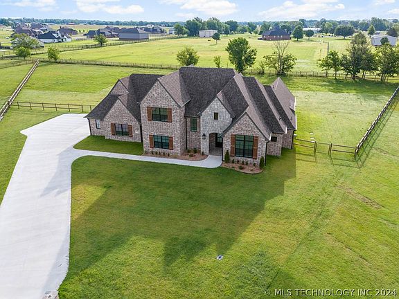 3rd image of 2739 Creek Trail Ln