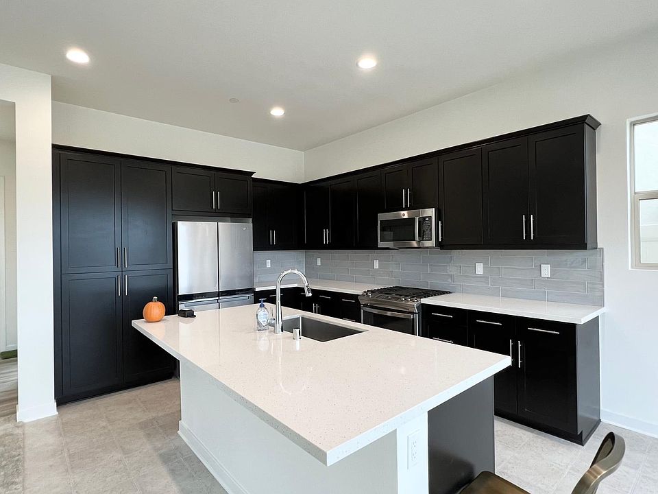 1st image of 432 Clubhouse Dr
