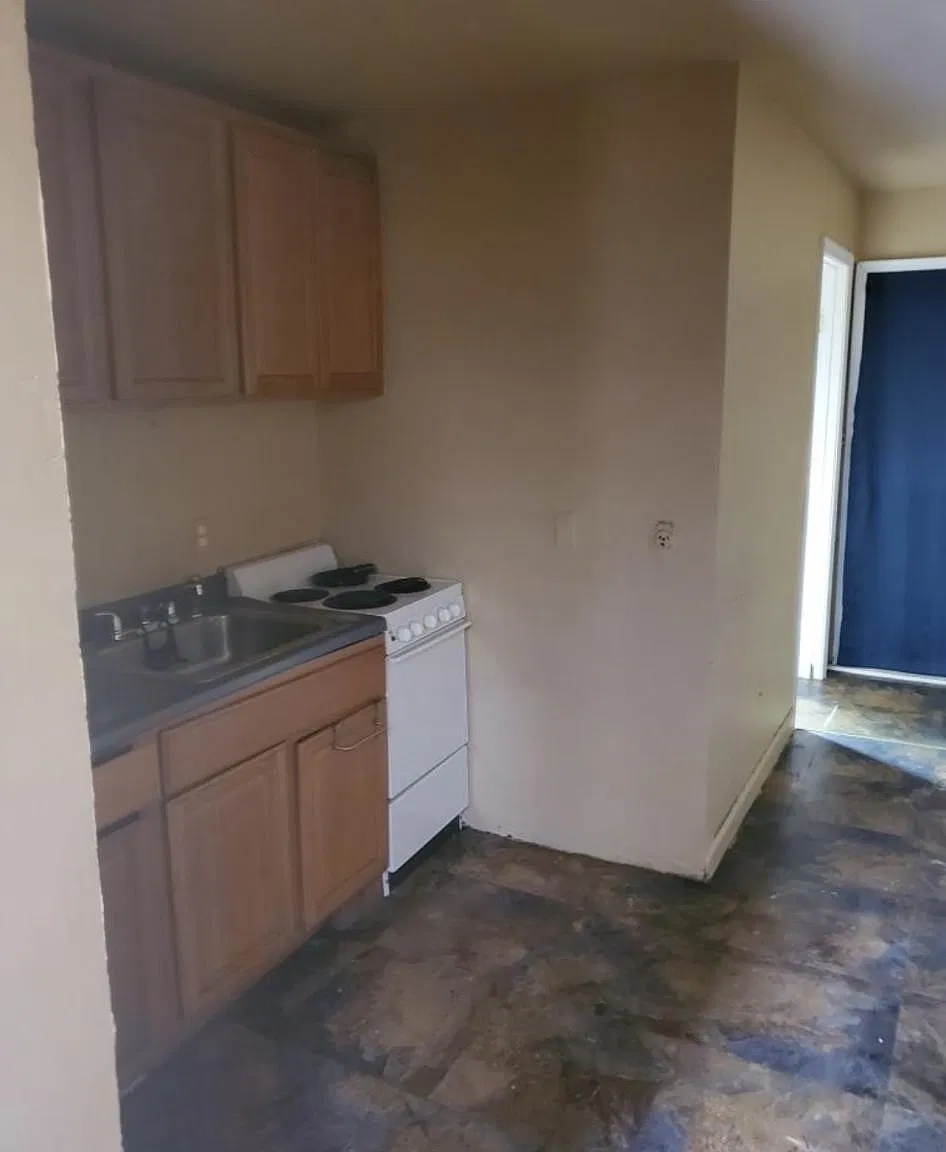 409 Princess Elizabeth St — Photo 2