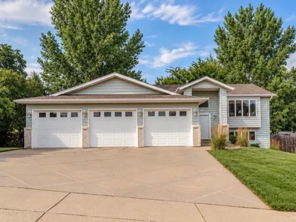 910 Mahone Ave, Bismarck, ND 58503