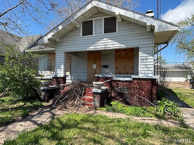 1st image of 239 E Lorena Ave