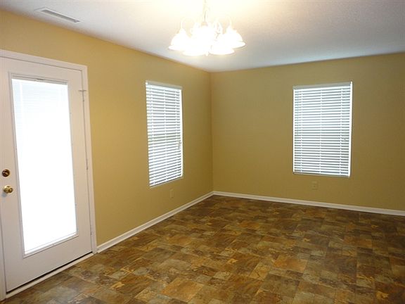 5th image of 635 Eastpointe Dr
