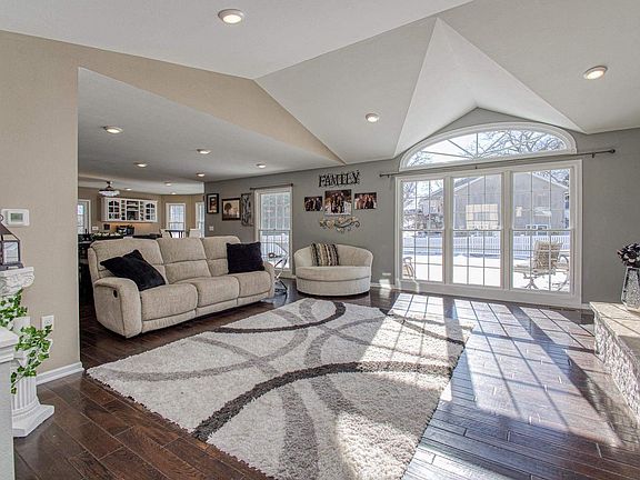 2nd image of 105 Ridge Avenue