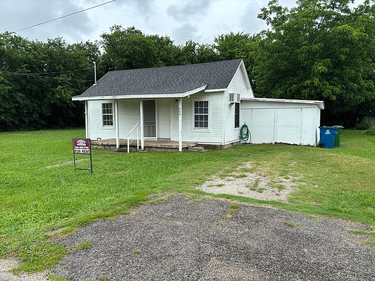 404 Wood St — Photo 1