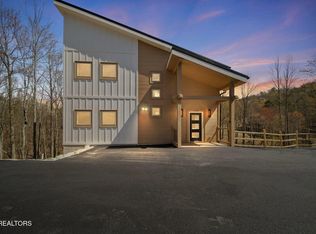 1928 Pine Ct, Sevierville, TN 37876