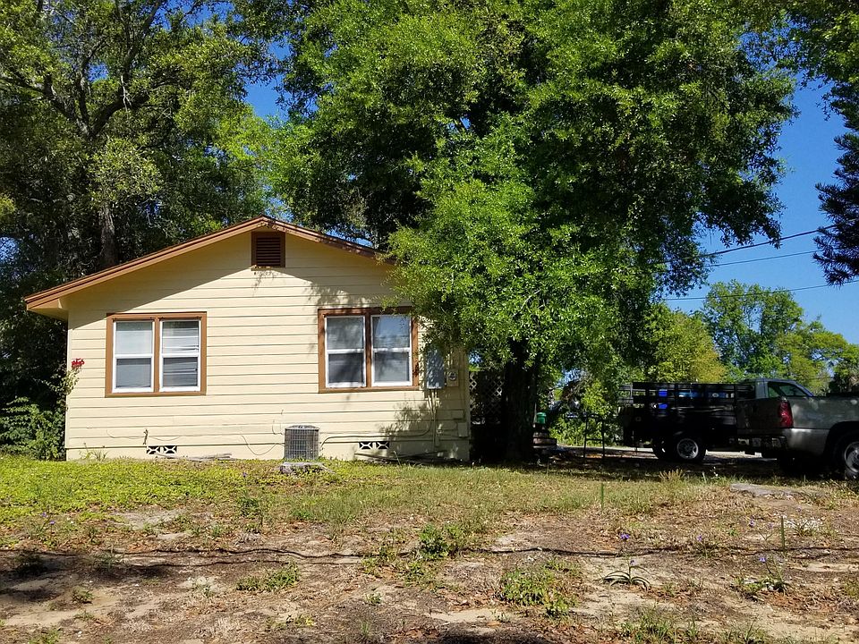 2nd image of 300 Flomich St