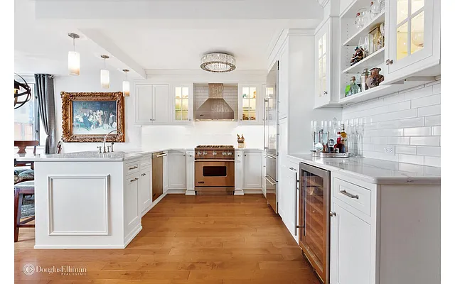 Sold by Douglas Elliman | media 21