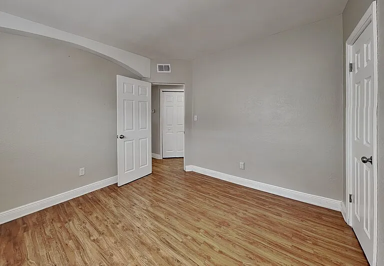 313 S Lawsona Blvd — Photo 16