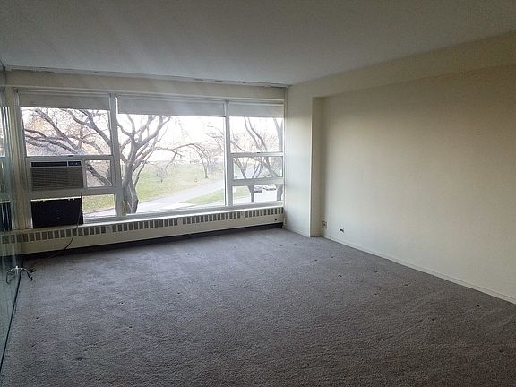 3rd image of 3180 N Lake Shore Dr APT 2G