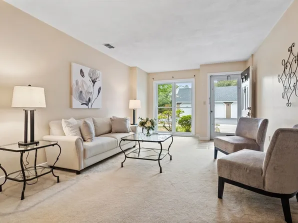 75 Page Rd Unit 25, Bedford, MA 01730