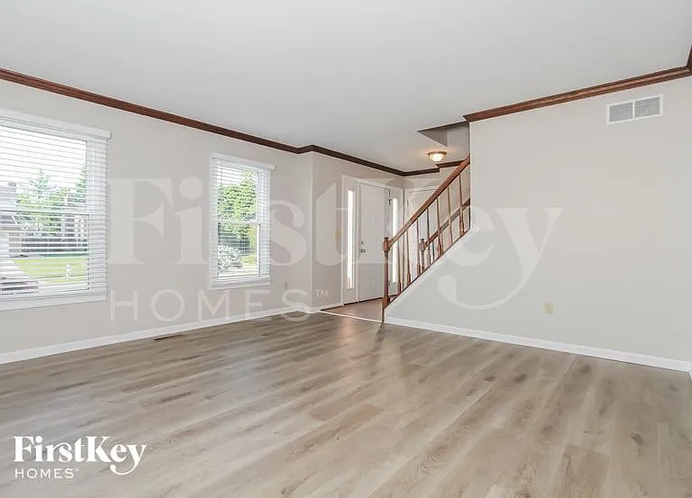 8635 Coran Dr — Photo 3