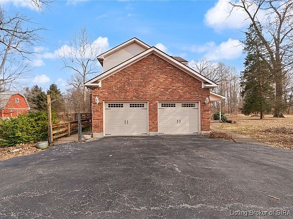 2nd image of 3365 Whispering Woods Drive NE