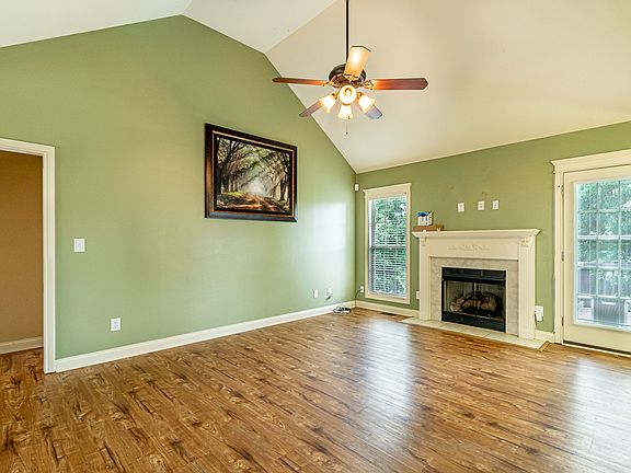 3rd image of 1329 Southwood Ct