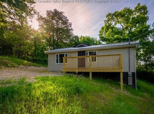 1145 Dry Ridge Rd, Saint Albans, WV 25177