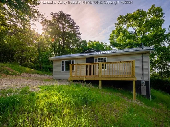 1145 Dry Ridge Rd, Saint Albans, WV 25177