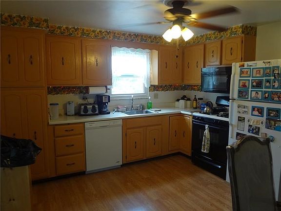 2nd image of 712 Hill St