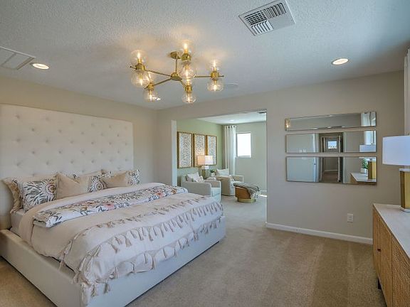 Add square footage to your Owner s Suite with the Retreat option which offers a number of flexible u