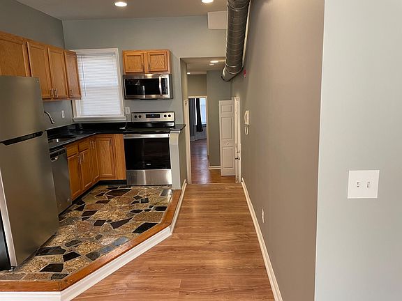 4th image of 921 N 15th St Floor 2