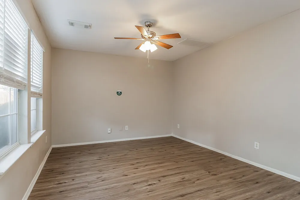 3 bed, 2.5 bath, 1340 sqft, $1,595 — Photo 4