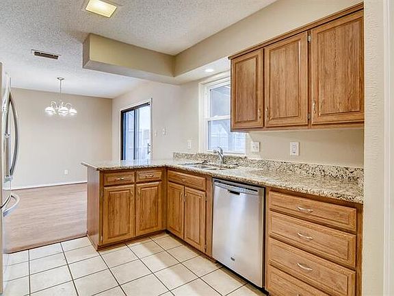 5th image of 502 Woodcastle Dr