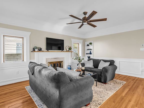 4th image of 487 E 9th Ave