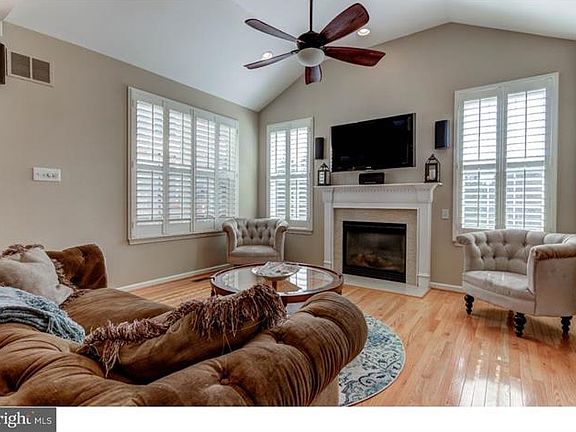 4th image of 225 Cherry Ln