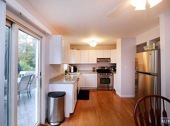 5th image of 230 Monmouth Ave