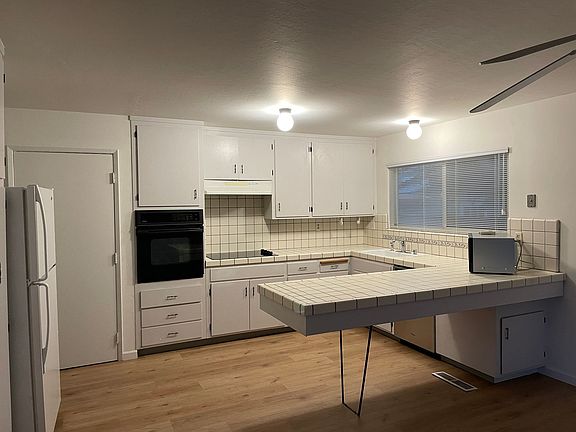2nd image of 5298 Larchwood Dr