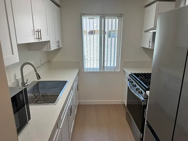 283 Redondo Ave #7 — Photo 6