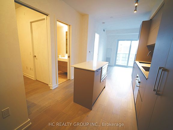 3rd image of 1 Yorkville Ave #4512